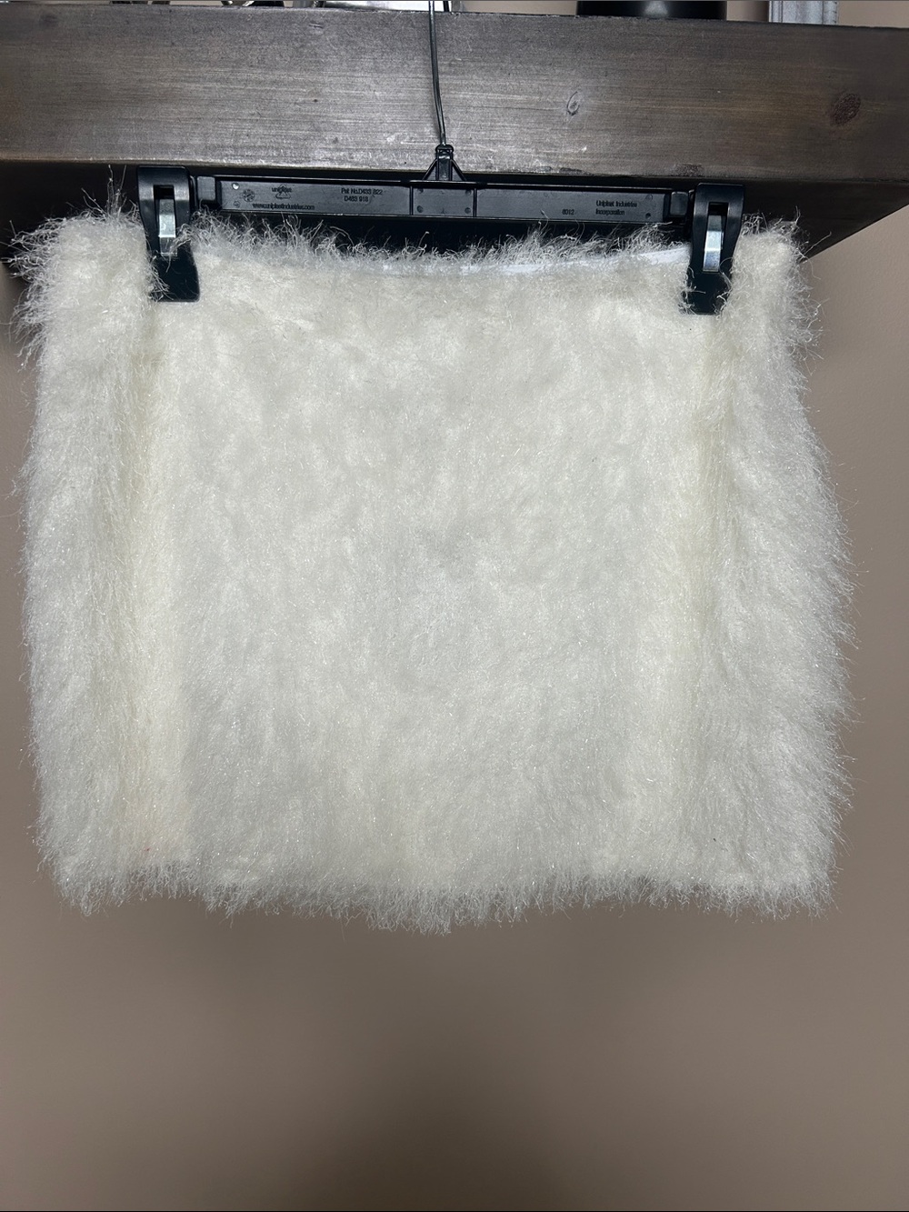 NWT LE LIS Collection Off White Faux Fur Shaggy Mini Skirt w/Stretch Sz M
